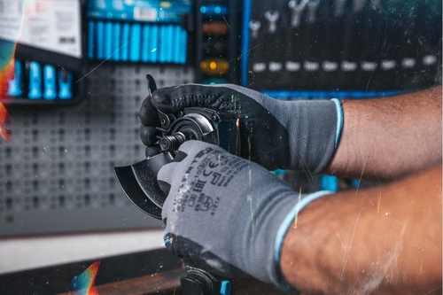 Набір Акумуляторна безщіткова шліфувальна машина кутова  125 мм  18В з лопатковим вимикачем + 2 акумулятора 4Аг + зарядний пристрій 4А + кейс