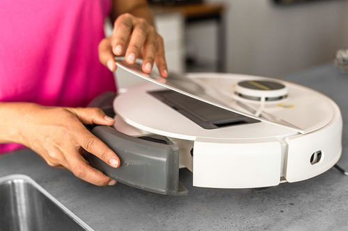 Робот-пылесос с функцией влажной уборки