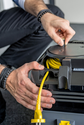 Профессиональный пылесос сухой уборки