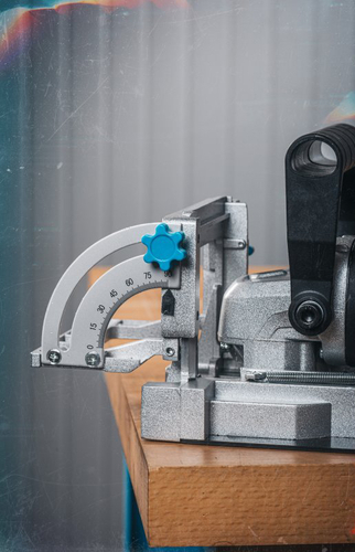 Фрезерный станок для столярных муфов